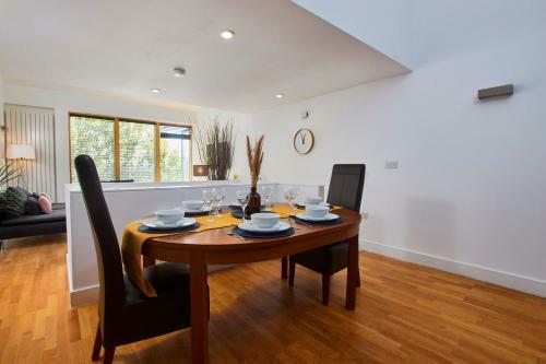 Serene 4 Bed Home In Coventry Sleeps10 Wparking