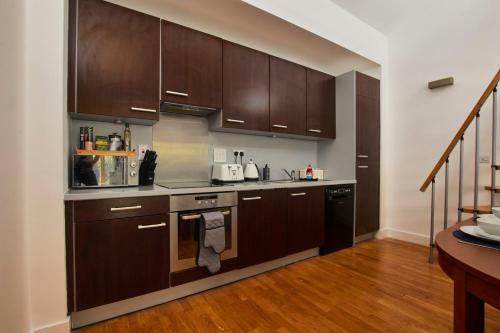 Serene 4 Bed Home In Coventry Sleeps10 Wparking