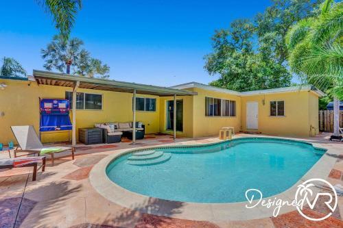 Beautiful 4 Br With Private Heated Pool