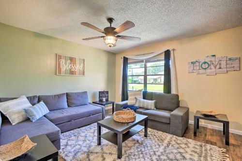 Palm Harbor Sunrise Retreat 3 Mi To Beach!