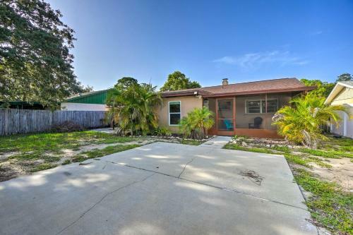 Palm Harbor Sunrise Retreat 3 Mi To Beach!