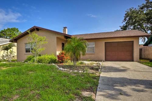 Palm Harbor Sunrise Retreat 3 Mi To Beach!