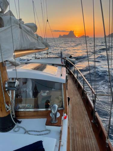 Private Cruise On A Classic Wooden Sailboat