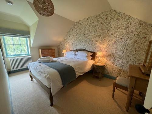 Quaint Self Contained Cottage Near Edinburgh.