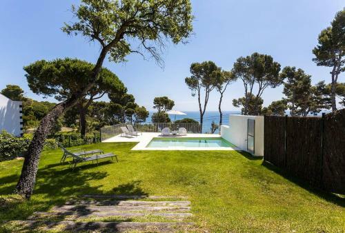 Luxury Villa In Front Of The Beach Popeta