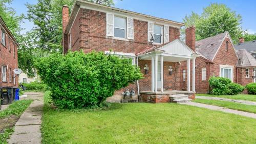 Pet Friendly Pleasant Home Near Downtown Detroit