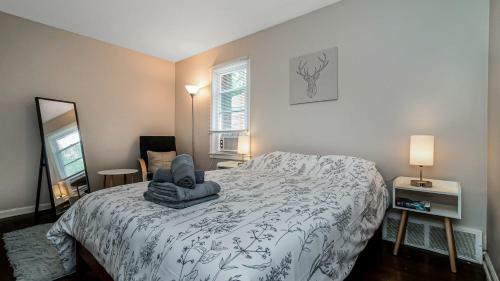 Pet Friendly Pleasant Home Near Downtown Detroit
