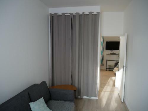 Modern 1 Bedroom Apartment Near The Metro.
