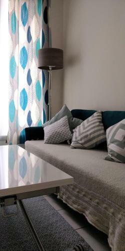 Modern 1 Bedroom Apartment Near The Metro.
