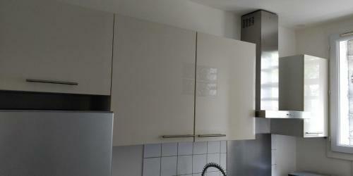 Modern 1 Bedroom Apartment Near The Metro.