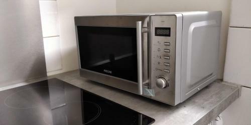Modern 1 Bedroom Apartment Near The Metro.
