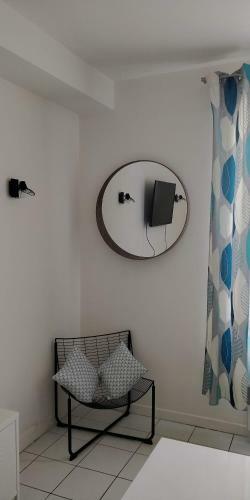 Modern 1 Bedroom Apartment Near The Metro.