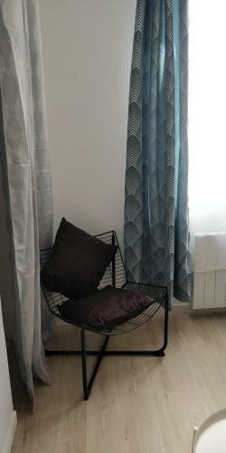 Modern 1 Bedroom Apartment Near The Metro.