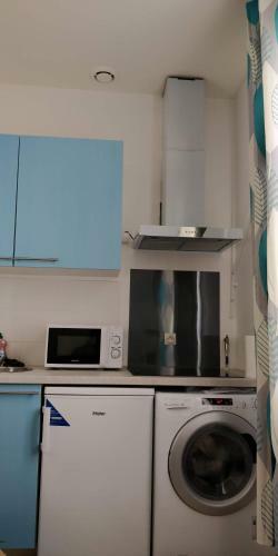 Modern 1 Bedroom Apartment Near The Metro.