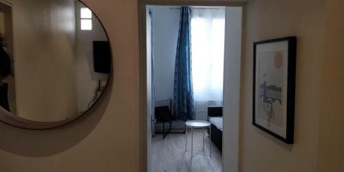 Modern 1 Bedroom Apartment Near The Metro.