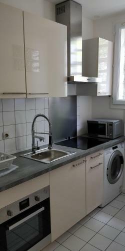 Modern 1 Bedroom Apartment Near The Metro.