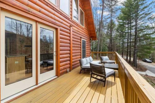 Cabin Near Downtown Avl- Hot Tub- Pet Friendly