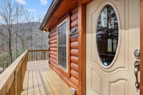 Cabin Near Downtown Avl- Hot Tub- Pet Friendly