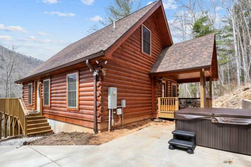 Cabin Near Downtown Avl- Hot Tub- Pet Friendly