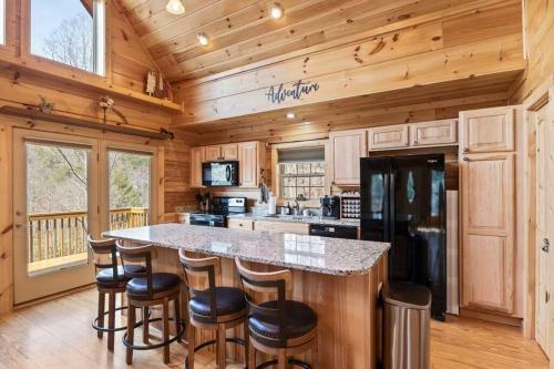 Cabin Near Downtown Avl- Hot Tub- Pet Friendly