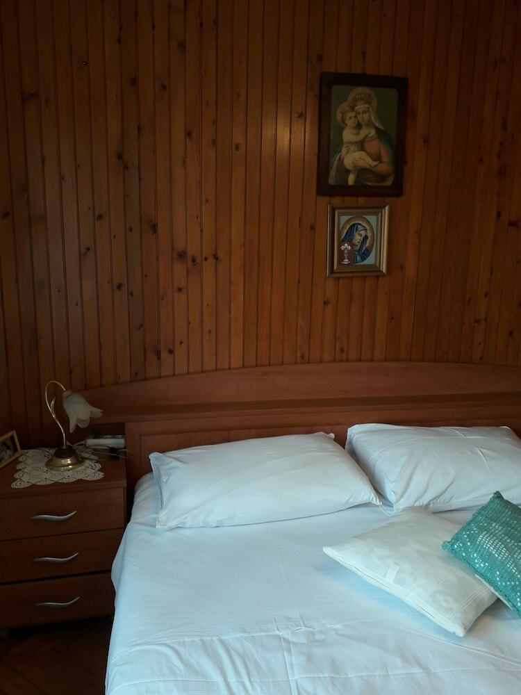 Hostal Guest House Roza