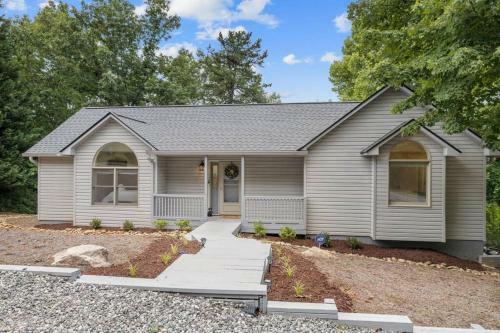 New! Carolina In The Pines- Hot Tub- Firepit!