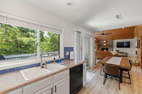 New! Carolina In The Pines- Hot Tub- Firepit!