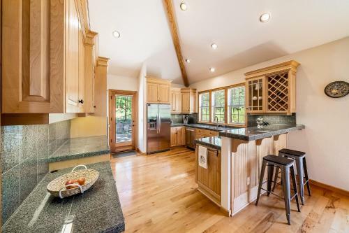 Luxury On Lassen