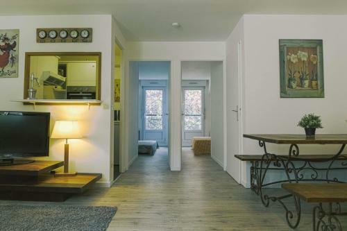 Luka's Charming Apartment Near Disneyland