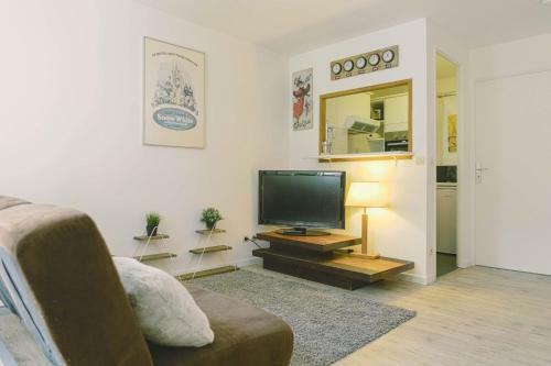 Luka's Charming Apartment Near Disneyland