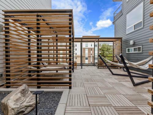 Chic 1br Apartment W Balcony By Stay Gia
