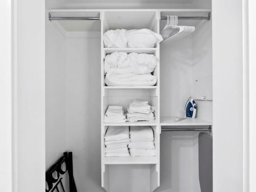 Chic 1br Apartment W Balcony By Stay Gia