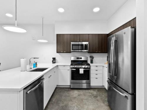 Chic 1br Apartment W Balcony By Stay Gia