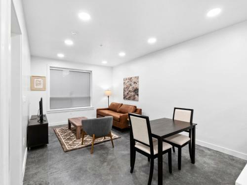 Chic 1br Apartment W Balcony By Stay Gia