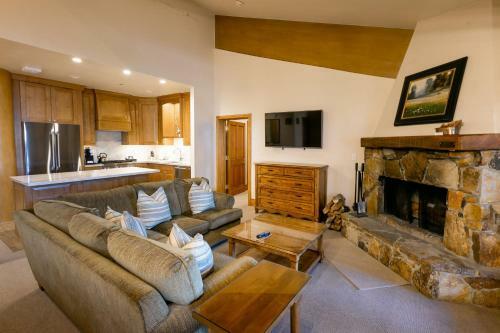 Luxury Three Bedroom Suite With Three Kings Apartment Hotel