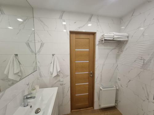 Cozy Apartment On Hlyboka Street 24