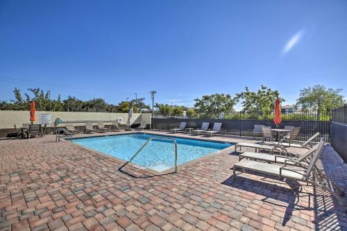 Modern Cape Coral Condo About 5 Miles To Beach!
