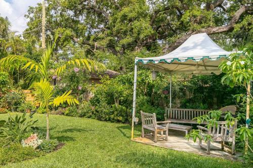 Villa Floral Oasis