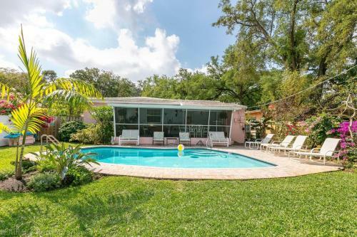 Villa Floral Oasis