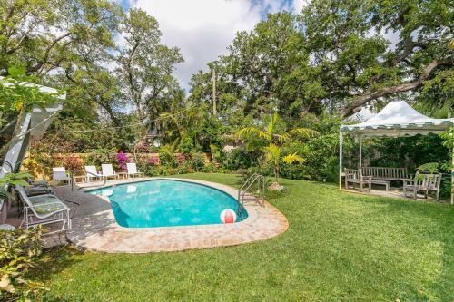Villa Floral Oasis