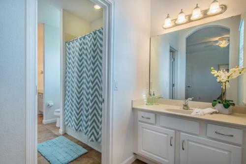 Desirable Solterra - 6 Bdm With Pool Spa Villa