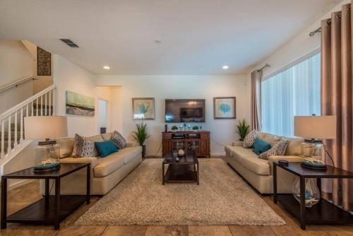 Desirable Solterra - 6 Bdm With Pool Spa Villa