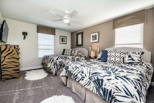 Stunning Water Front 5 Bdm Villa At Storey Lake Villa