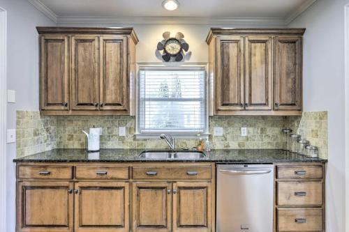 Atlanta Home With Deck And Yard - 8 Mi To Dtwn!
