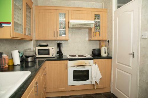 Stunning 2nd Floor 2 Bedroom Massionette Apartment