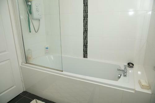 Stunning 2nd Floor 2 Bedroom Massionette Apartment