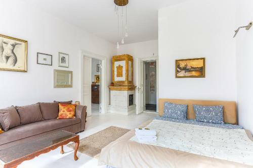 Real Old Town Apartment