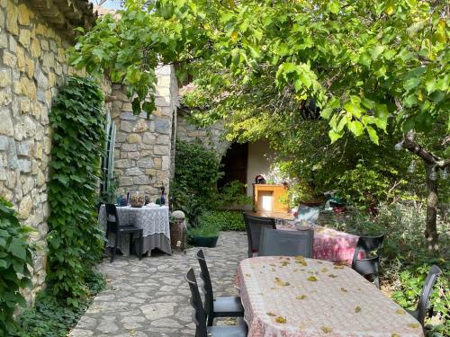 Hostal L?ostal - Maison Boh�me En Pic St Loup