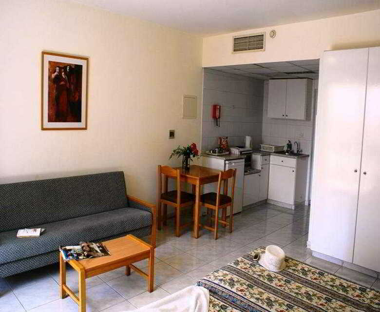 Anemi Hotel And Suites