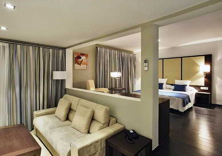 Pueblo Acantilado Suites